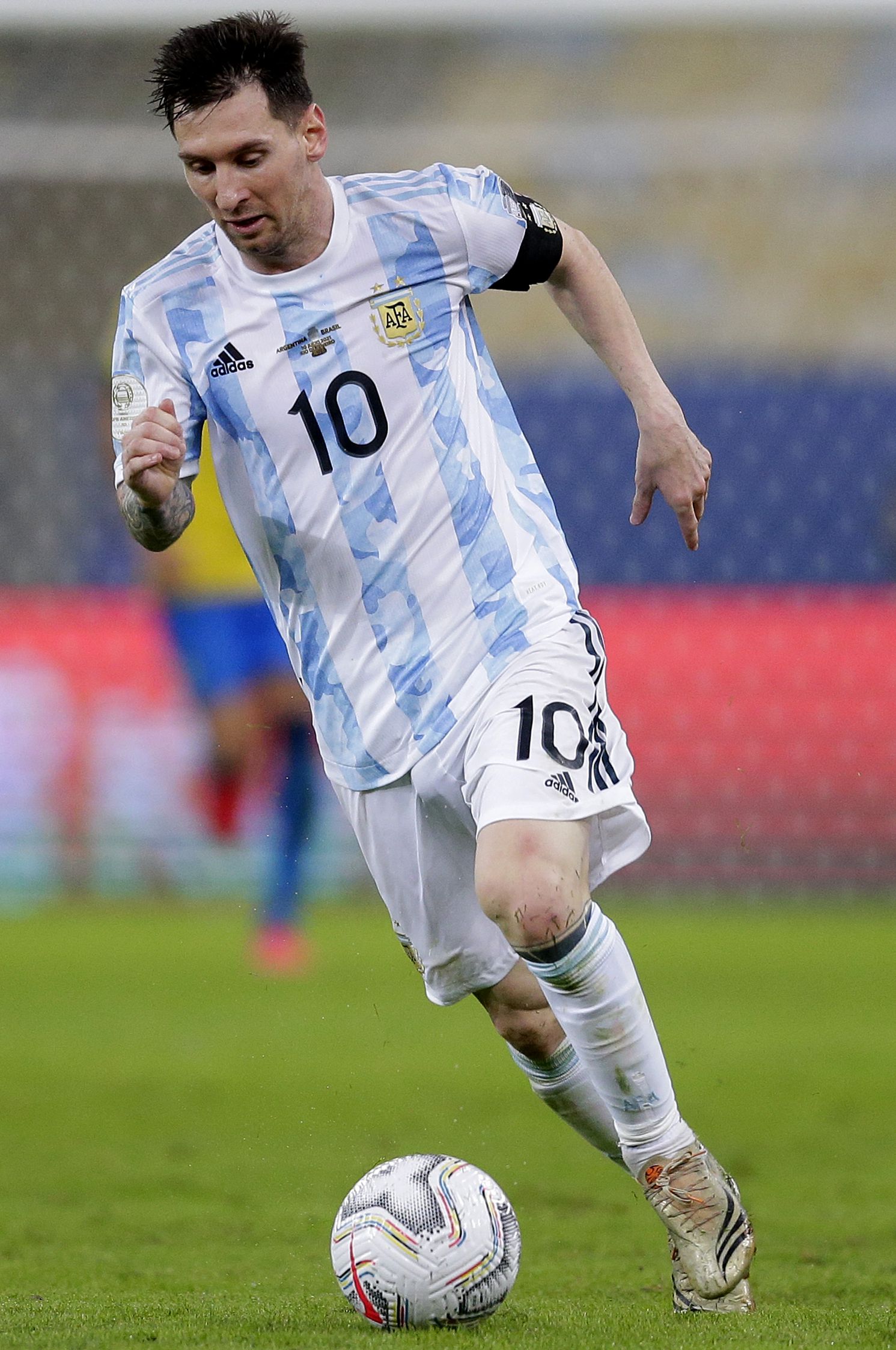 放出强烈的 放出强烈的