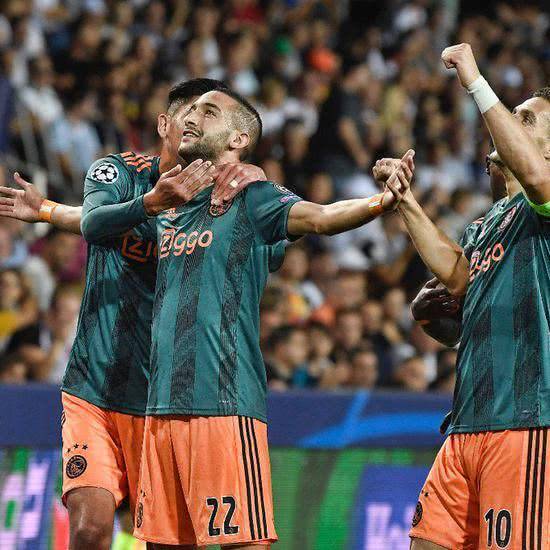 于危难之中 于危难之中